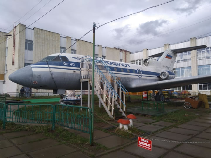 Иркутск усть илимск. Як 40 Усть-Илимск. Самолет як 40 Усть Илимск. Ту-124 пассажирский самолёт Иркутск 2. Самолет Усть-Илимск Иркутск.